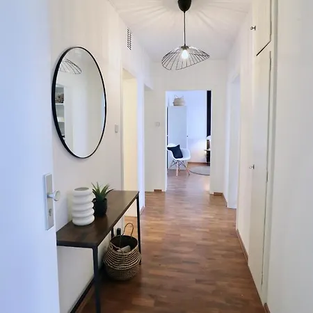 Sabe Apartment: Balcony + Free Parking + Netflix アパート