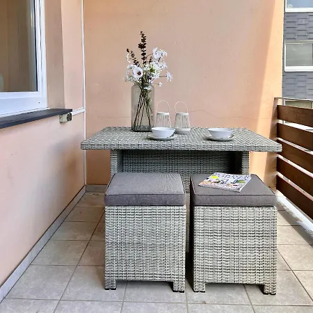 アパート Sabe Apartment: Balcony + Free Parking + Netflix *