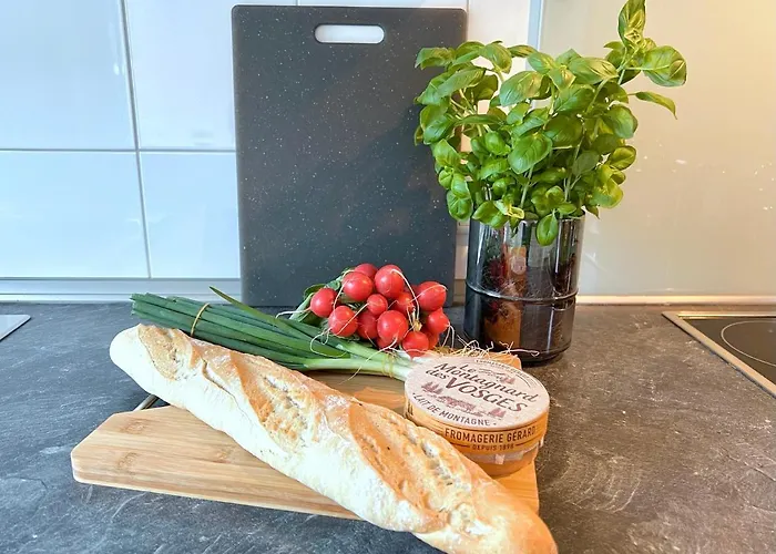 Sabe Apartment: Balcony + Free Parking + Netflix Apartman *